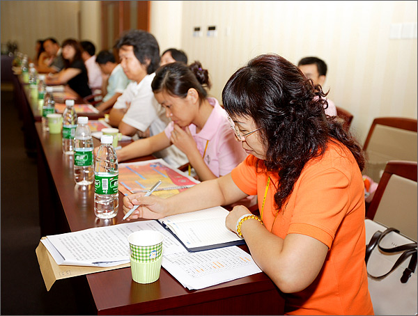 外運會組委會辦公室主任、深圳市國際投資促進會秘書長黃瑛